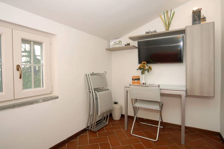 Room 4 of 63