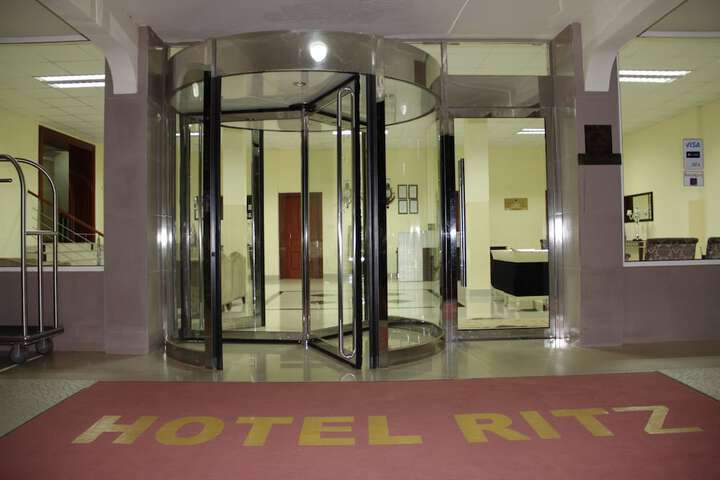 Ballroom/Hall 18 of 20
