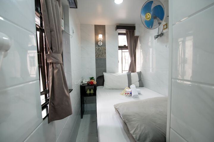 Room 13 of 48