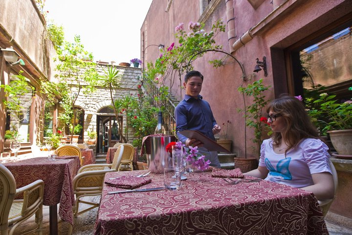 Dining 61 of 67