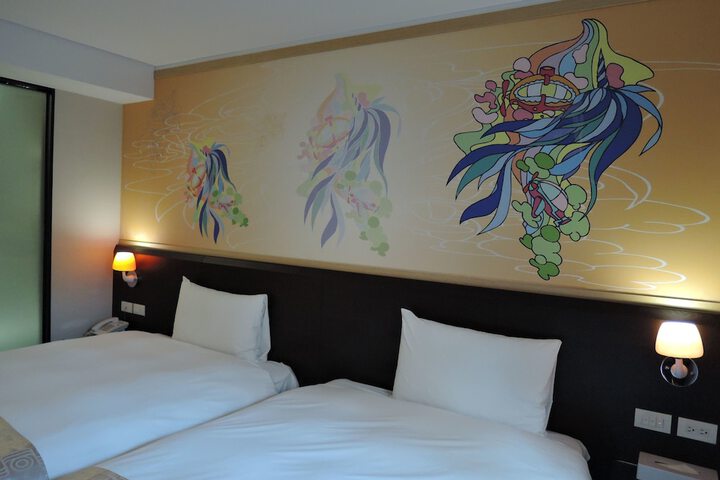 Room 33 of 46