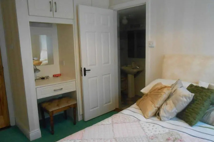 Room 3 of 5