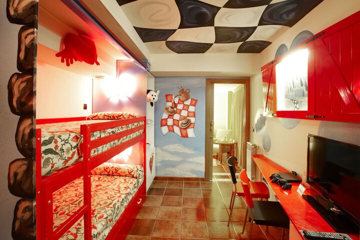 Room 33 of 92