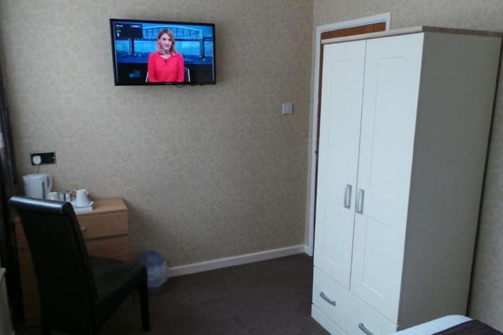 Room 14 of 36