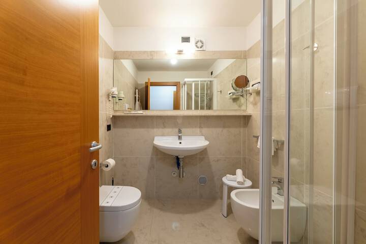 Room 93 of 180