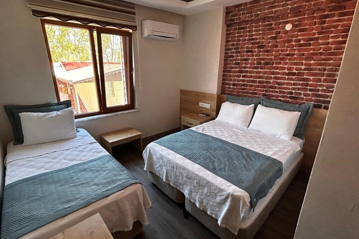 Room 5 of 20