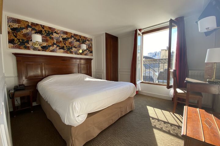 Room 9 of 38