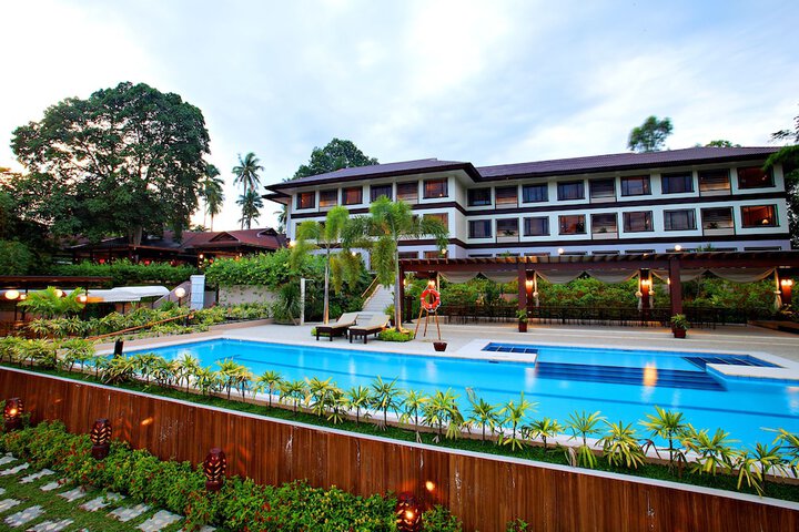Hotel Pool
