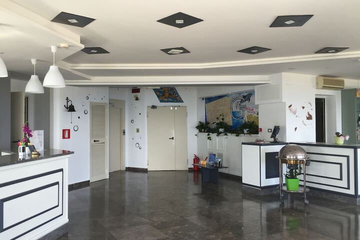 Guest Lobby