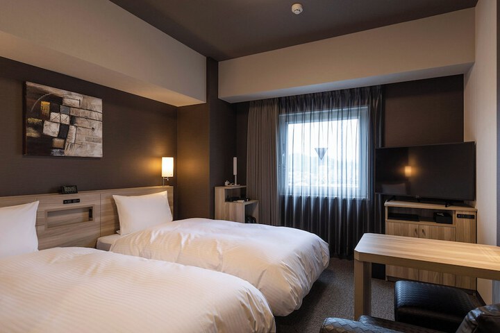 Room 15 of 34