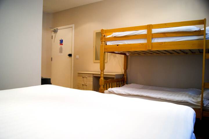 Room 8 of 128