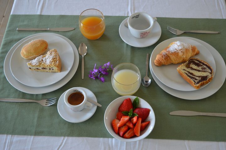 Breakfast/Coffee Service 49 of 96