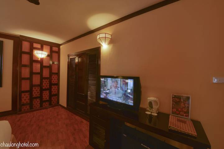 Room 12 of 108