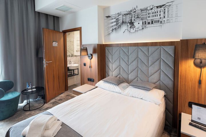 Room 55 of 110