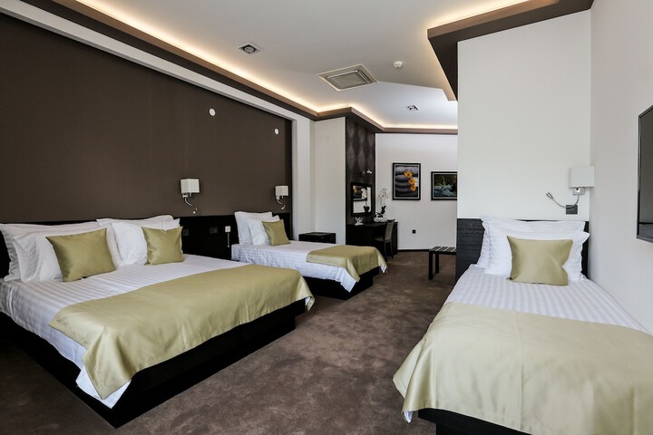 Room 5 of 86