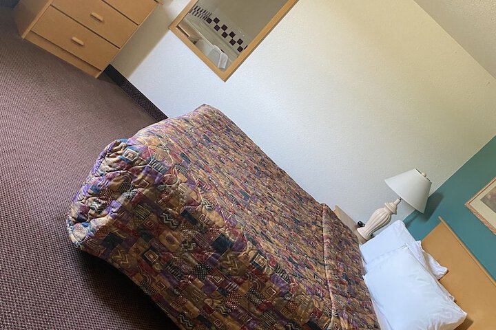 Room 18 of 93