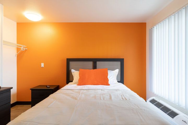 Room 2 of 16