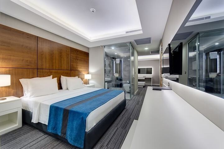 Room 5 of 33