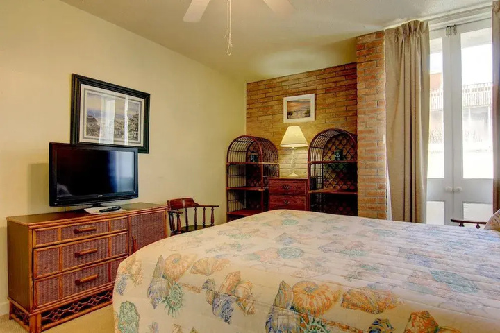 Room 3 of 16