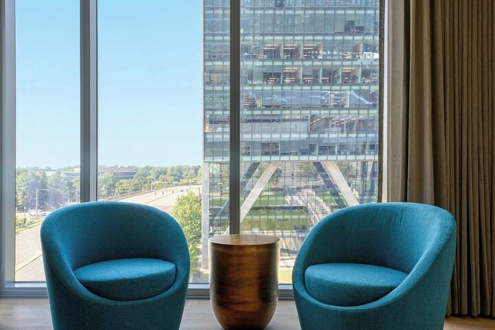 Lounge 59 of 79