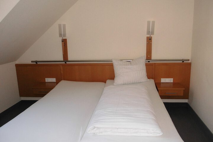 Room 3 of 55