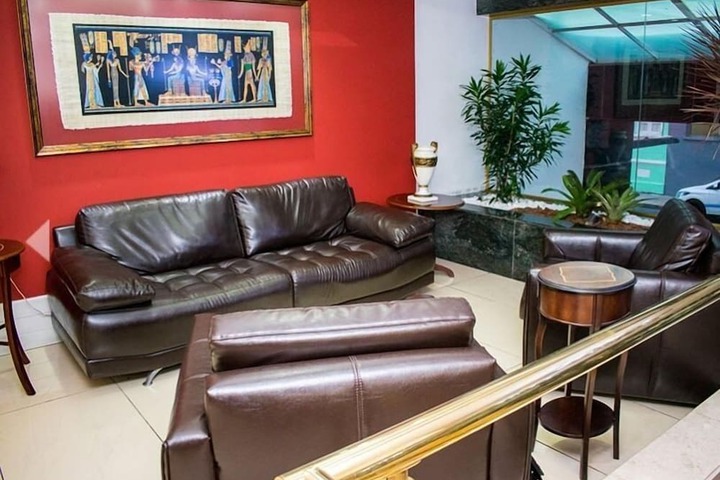 Lounge 42 of 46