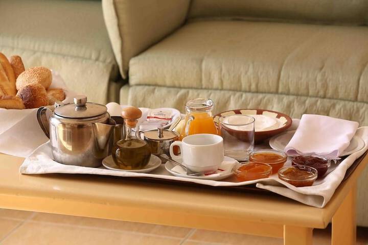 Breakfast/Coffee Service 28 of 40