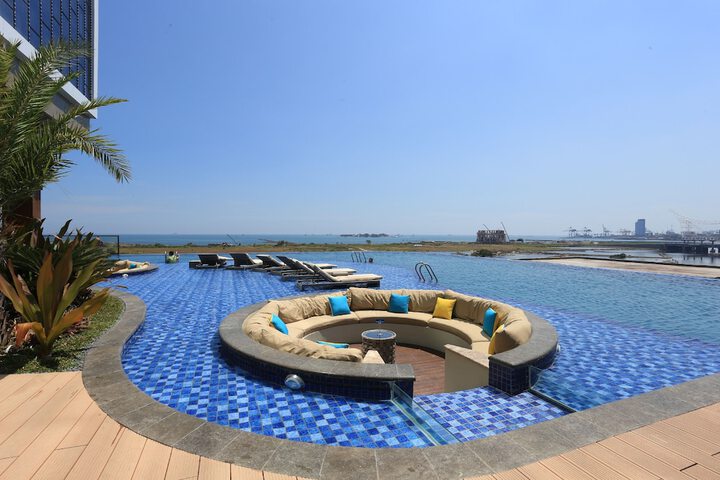 Pools & Facilities
