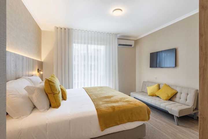 Room 6 of 17