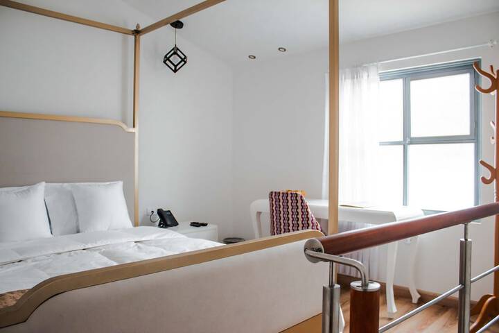 Room 9 of 106