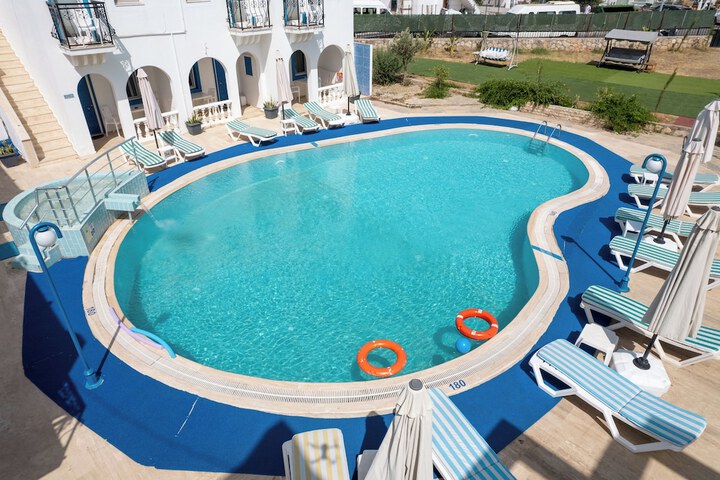 Pool 32 of 55