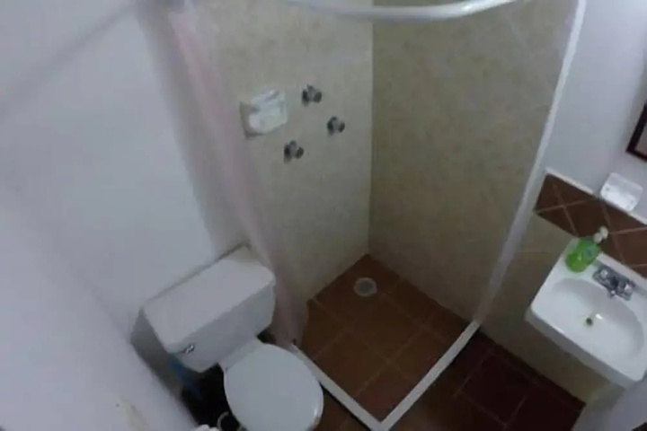 Room 6 of 14