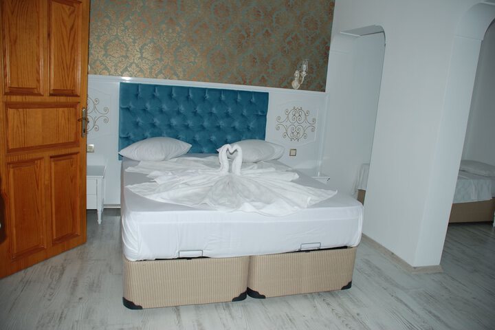 Room 10 of 115