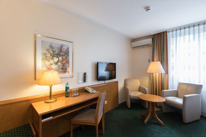 Room 13 of 27