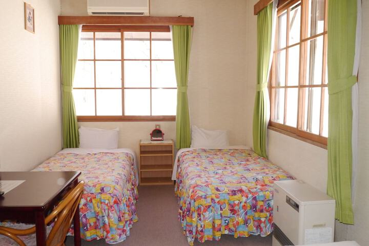 Room 8 of 32