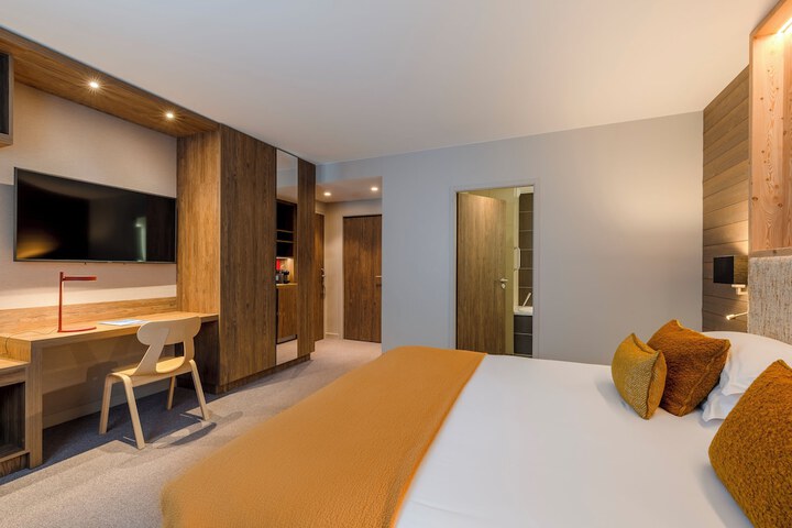 Room 5 of 74