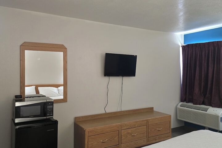 Room 3 of 33