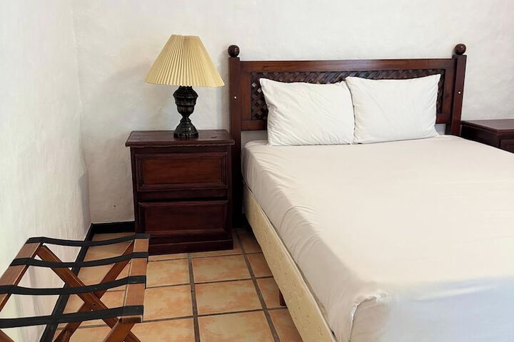 Room 4 of 159