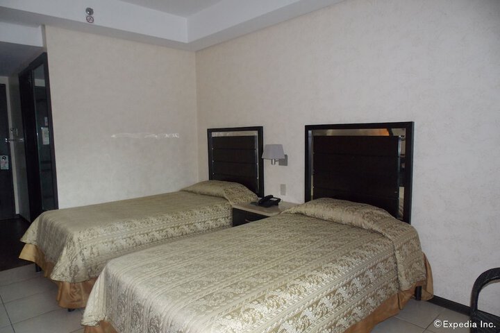 Room 15 of 36