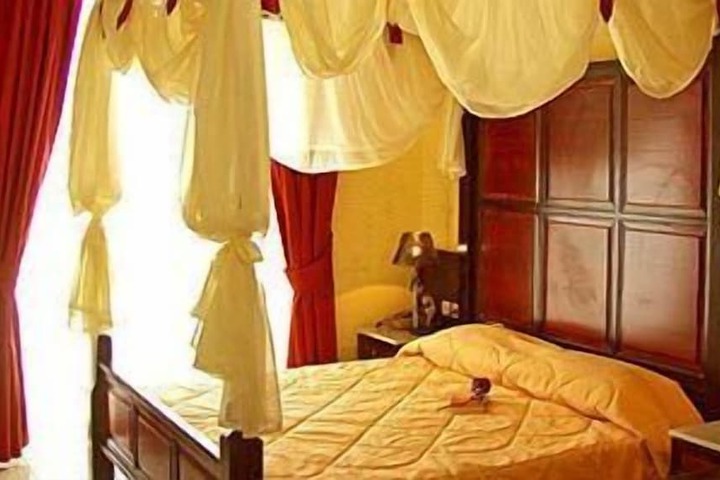 Room 20 of 49