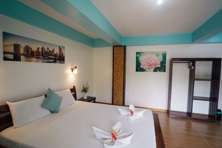Room 8 of 34