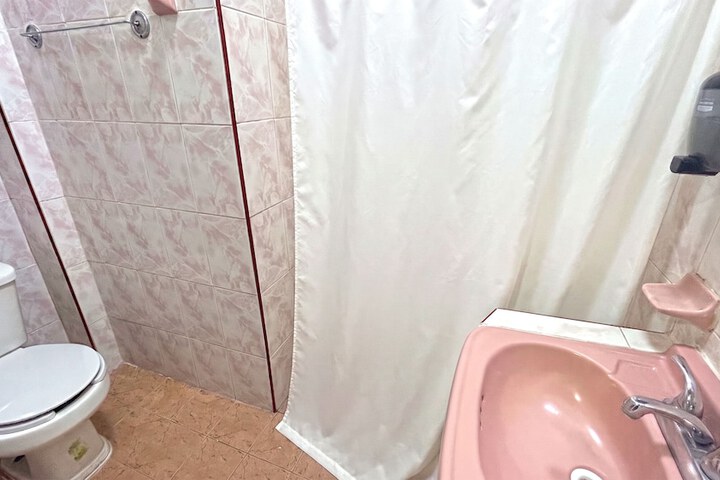 Room 27 of 37