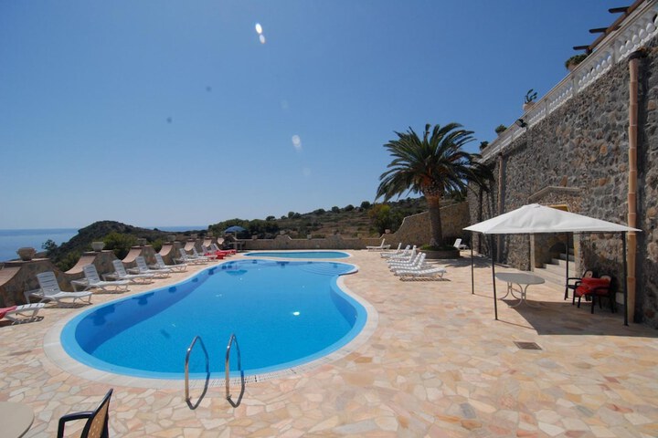 Pool Hotel