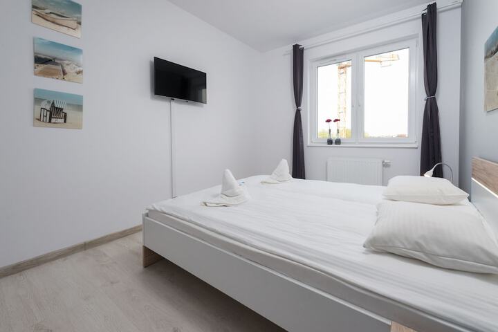 Room 2 of 161