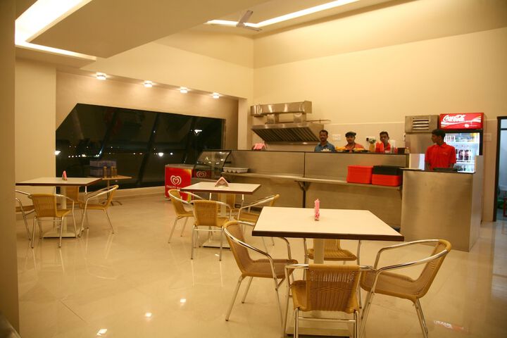 Dining 42 of 49