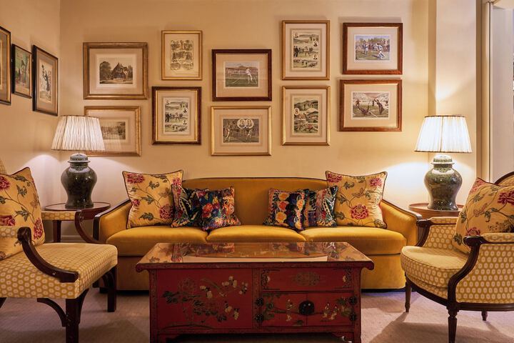 Lounge 154 of 189