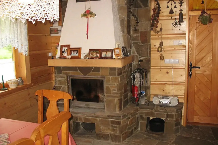 Room 6 of 12