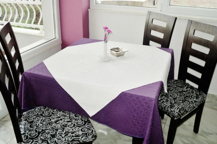 Dining 7 of 28