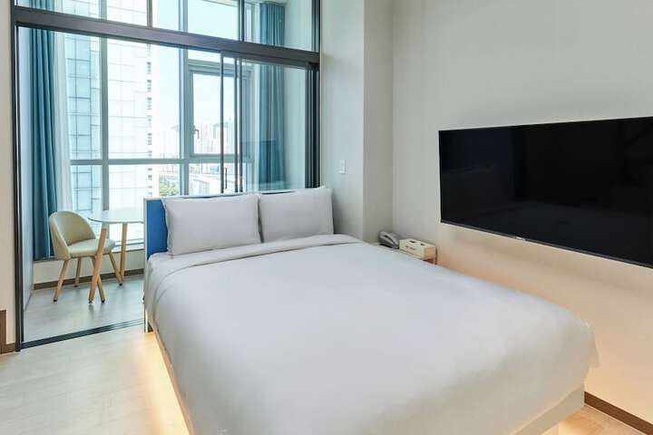 Room 25 of 51