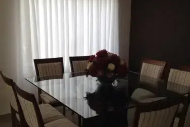 Dining 8 of 9
